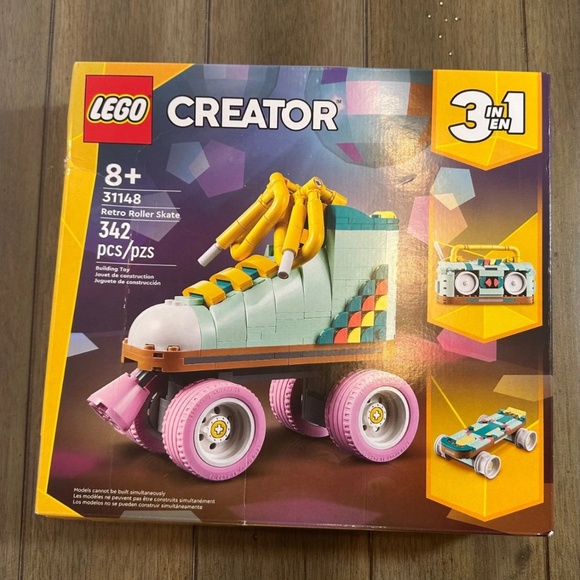 LEGO Creator Retro Roller Skate, 3-in 1 31148 - Picture 2 of 3